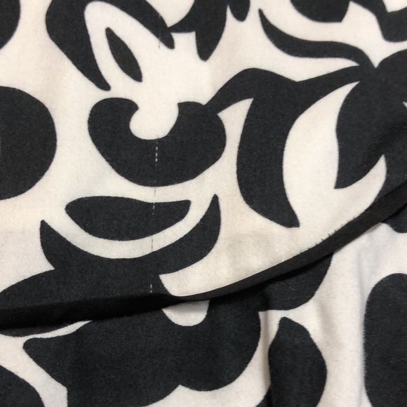WHITE HOUSE BLACK MARKET SIZE 10 BLACK/WHITE ABSTACT PATTERN FULLY LINED SKIRT - Picture 6 of 9